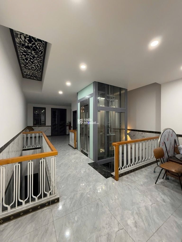 SIÊU PHẨM KẾ BÊN BÀU CÁT - TÂN BÌNH - XE HƠI NGỦ TRONG NHÀ - 5 TẦNG - 128 M2 - NHÀ MỚI CÓ THANG MÁY