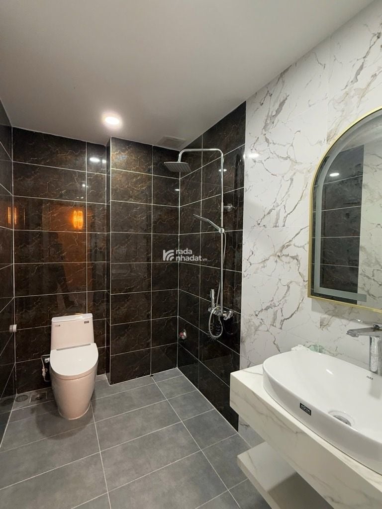 SIÊU PHẨM KẾ BÊN BÀU CÁT - TÂN BÌNH - XE HƠI NGỦ TRONG NHÀ - 5 TẦNG - 128 M2 - NHÀ MỚI CÓ THANG MÁY