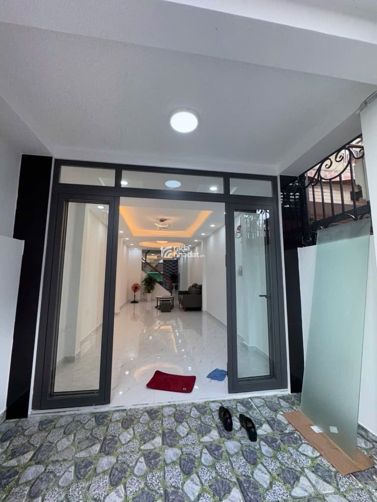 NGAY ĐẦM SEN, HẺM XE HƠI HÒA BÌNH, TÂN PHÚ, 65M2 HIẾM CÓ. GIẢM 450TR CHỈ CÒN 8.5T TL TỐT