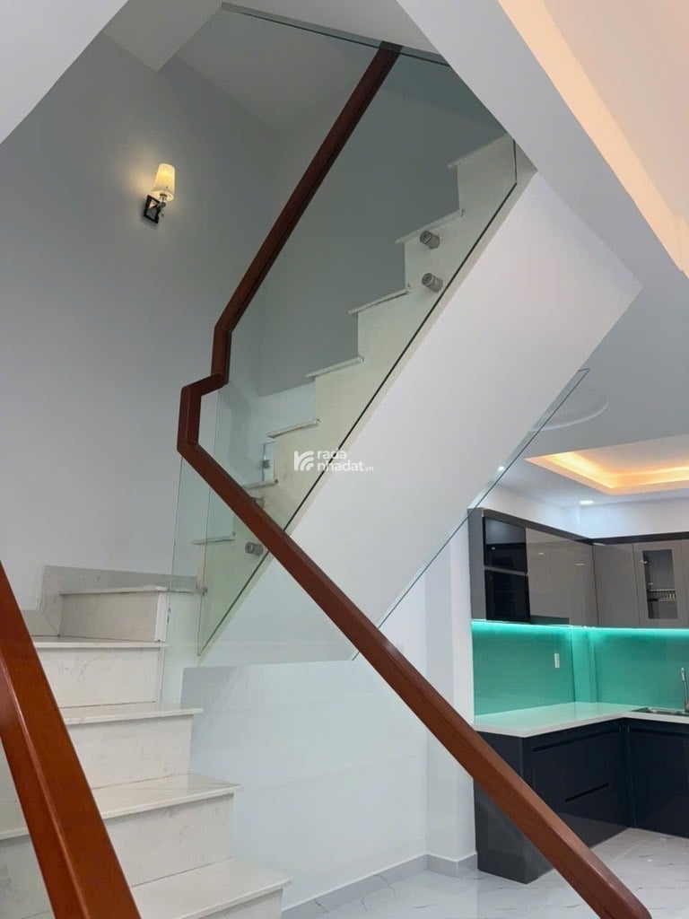 NGAY ĐẦM SEN, HẺM XE HƠI HÒA BÌNH, TÂN PHÚ, 65M2 HIẾM CÓ. GIẢM 450TR CHỈ CÒN 8.5T TL TỐT