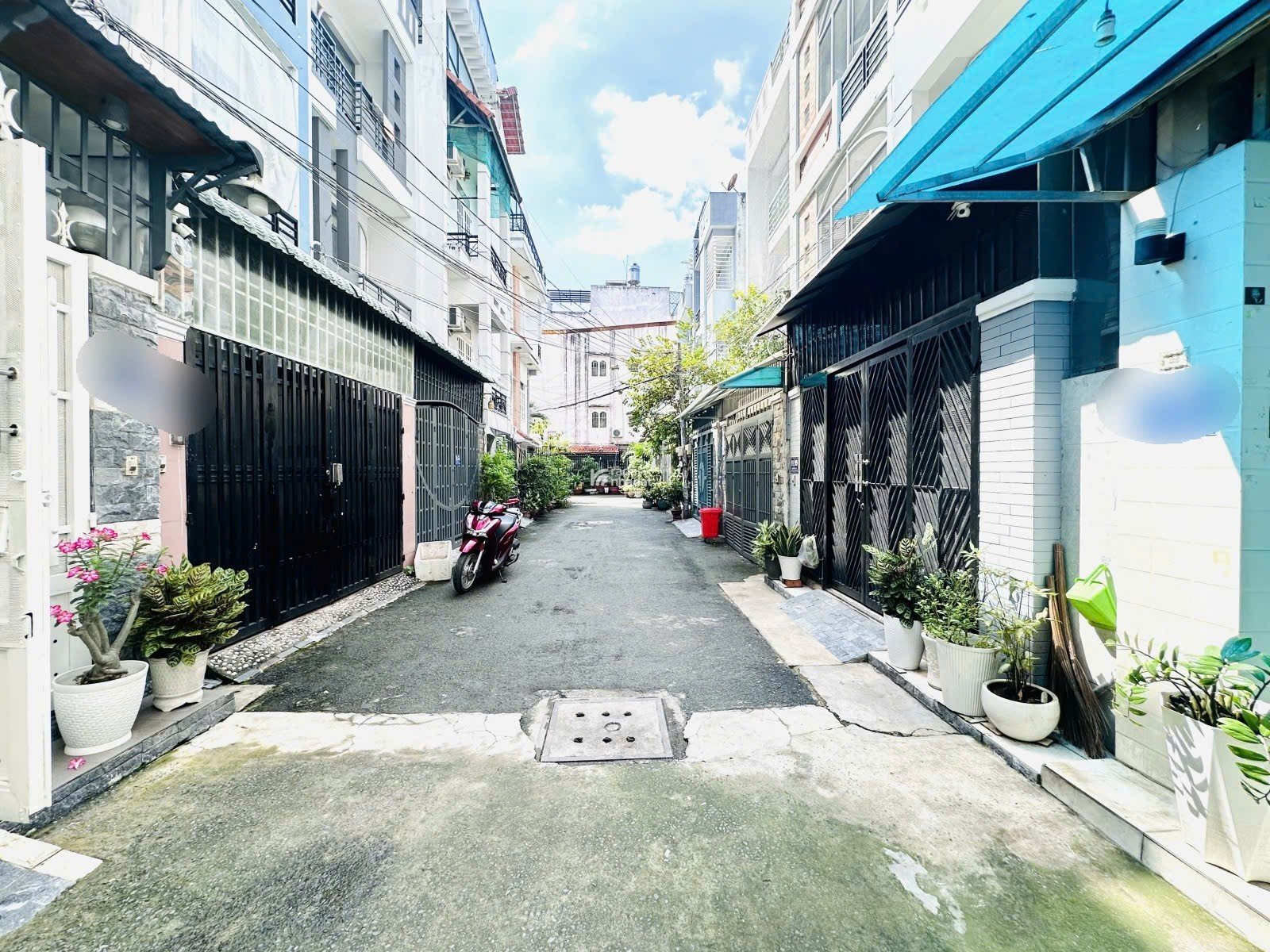 XE HƠI TRÁNH - GẦN EMART - 4 TẦNG BTCT - KHU ĐỒNG BỘ - SHR - 5.95 TỶ