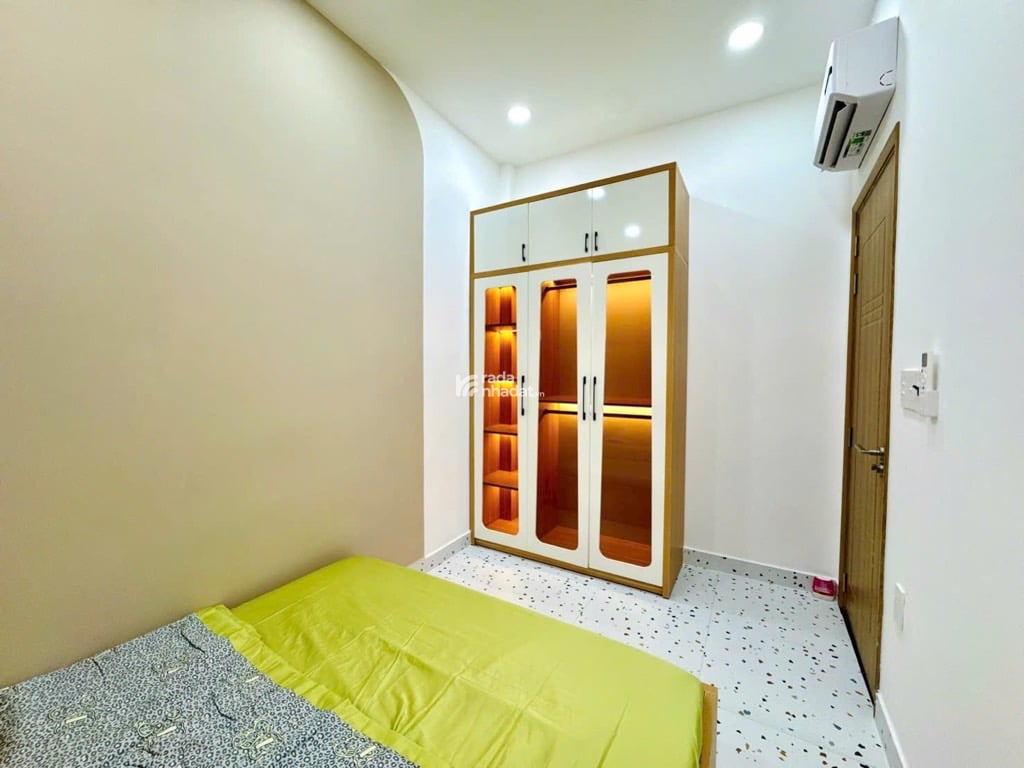 Bán nhà Huỳnh Văn Bánh sát mặt tiền, vuông vức, chỉ 5.25 tỷ TL