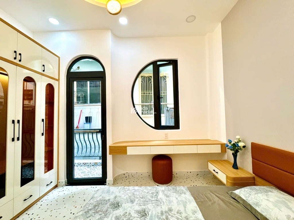 Bán nhà Huỳnh Văn Bánh sát mặt tiền, vuông vức, chỉ 5.25 tỷ TL