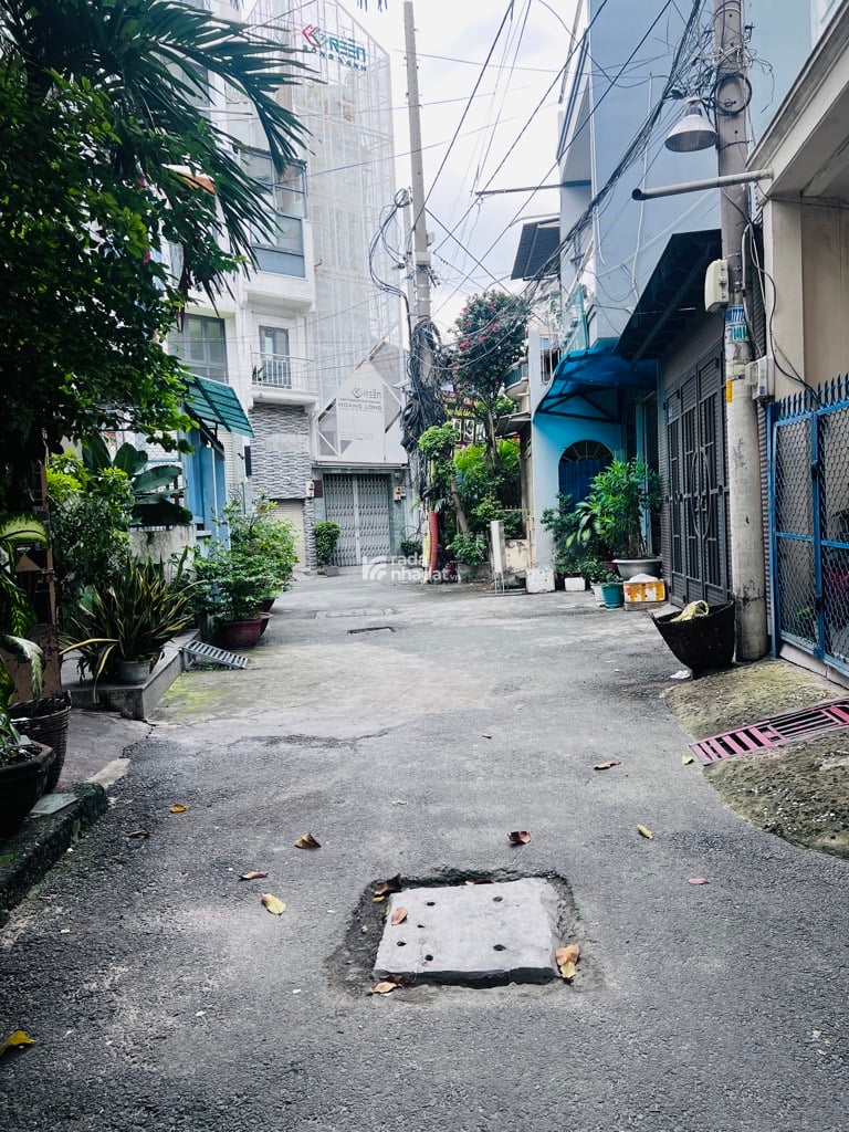 HẺM XE HƠI SÁT NHÀ, LẠC LONG QUÂN, TÂN BÌNH, 30M2 CÓ KC Ở NGAY. GIẢM 350TR CHỈ CÒN 3.8T TL
