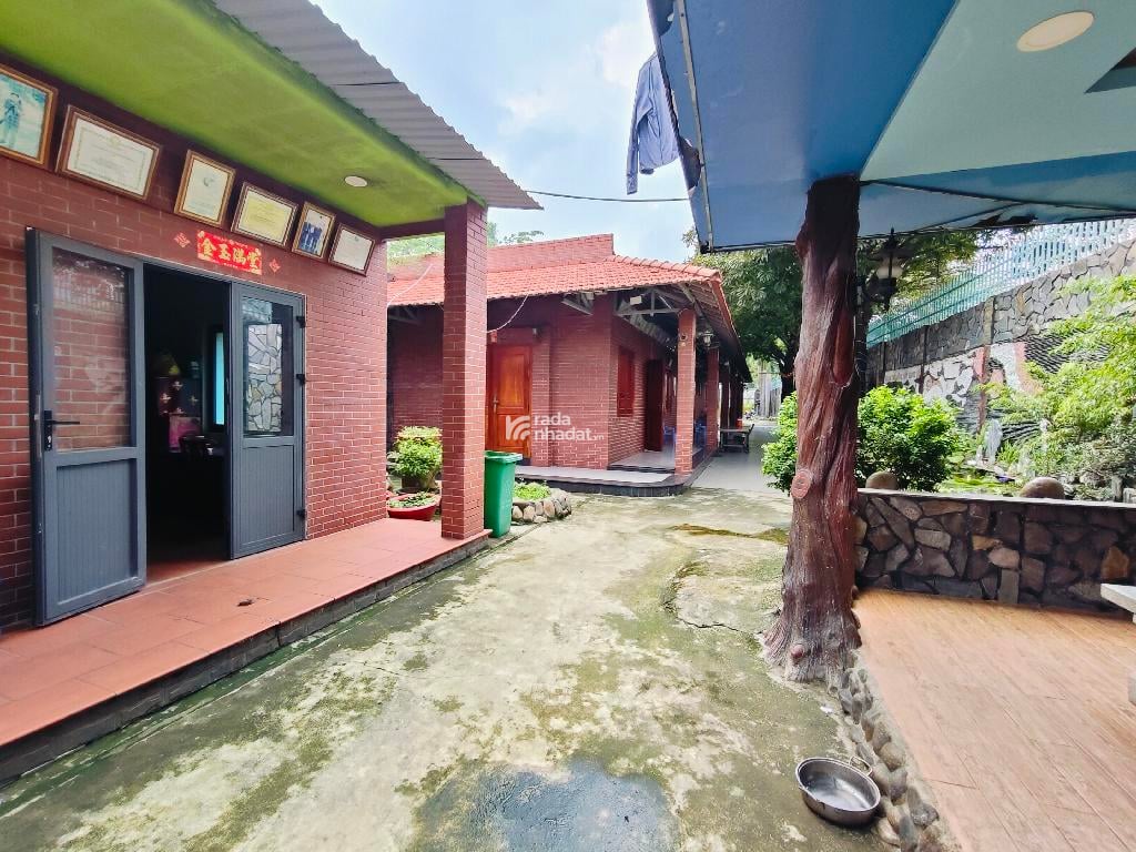 KHU NHÀ ĐẸP LUNG LINH, SÂN VƯỜN RỘNG LỚN, TRẠI THÚ ĐỘC LẠ, 3461m2; 24,5 TỶ.
