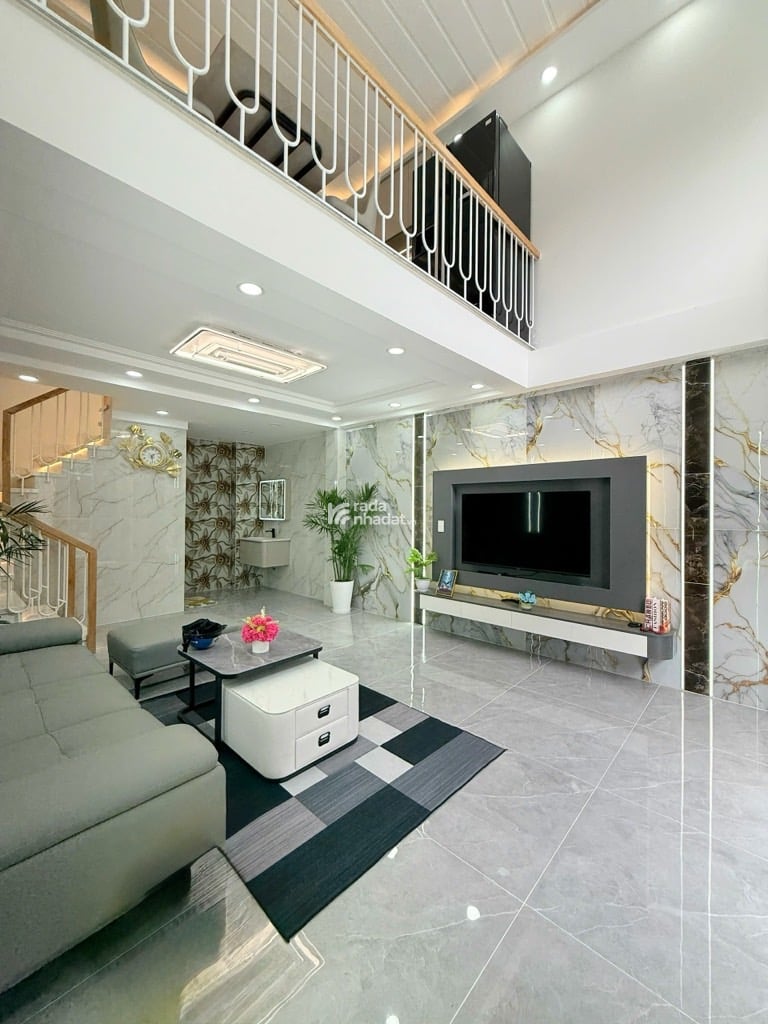 Nhà siêu đẹp, ngang lớn sổ vuông. Không lỗi phong thủy hẻm thông kinh doanh ô tô vào nhà