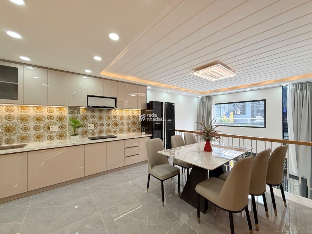 Nhà siêu đẹp, ngang lớn sổ vuông. Không lỗi phong thủy hẻm thông kinh doanh ô tô vào nhà