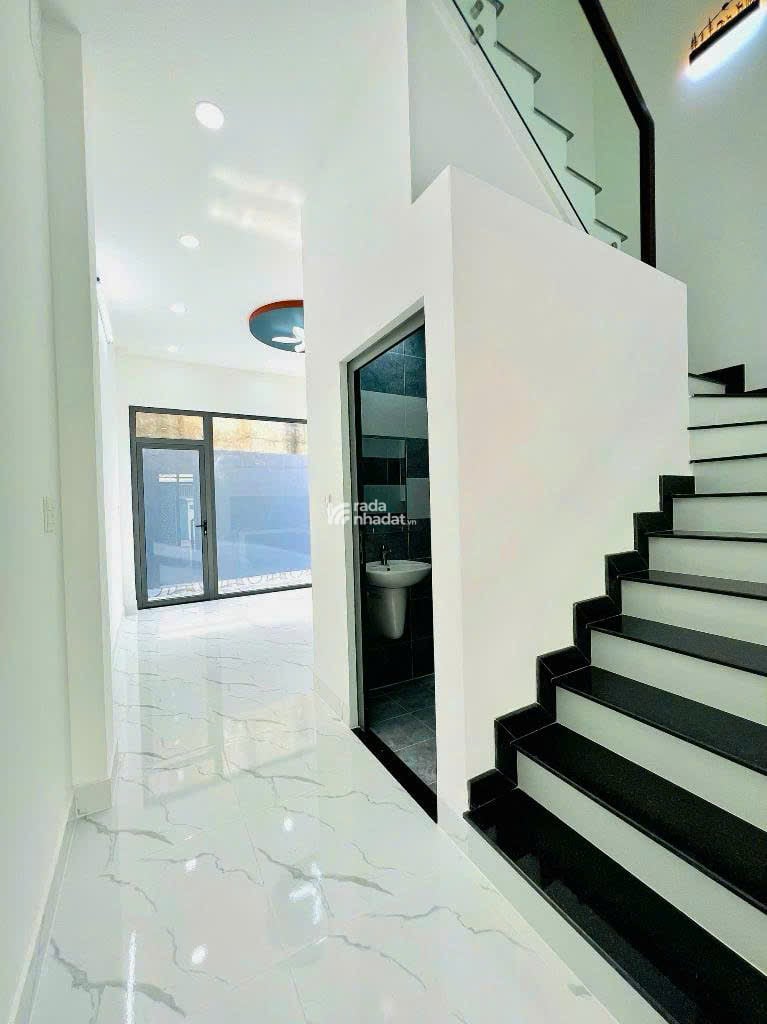 BÁN NHÀ MỚI Q9 - NHỈNH 5 TỶ - HẺM XE HƠI - DÒNG TIỀN