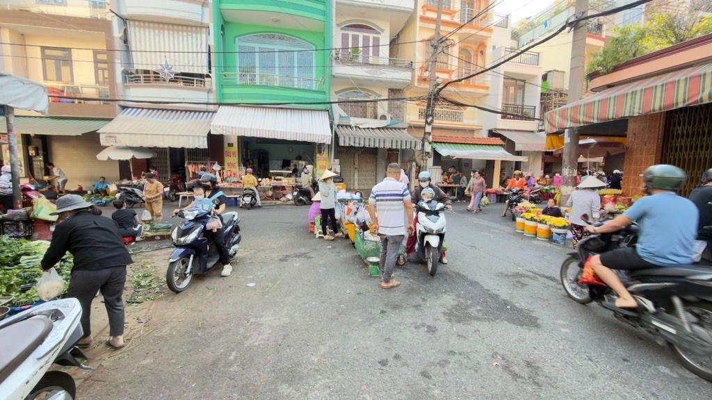 MẶT TIỀN CHỢ TÂN PHÚ – NGANG  4M – 82M2 – 5 TẦNG BTCT – KINH DOANH ĐỈNH 