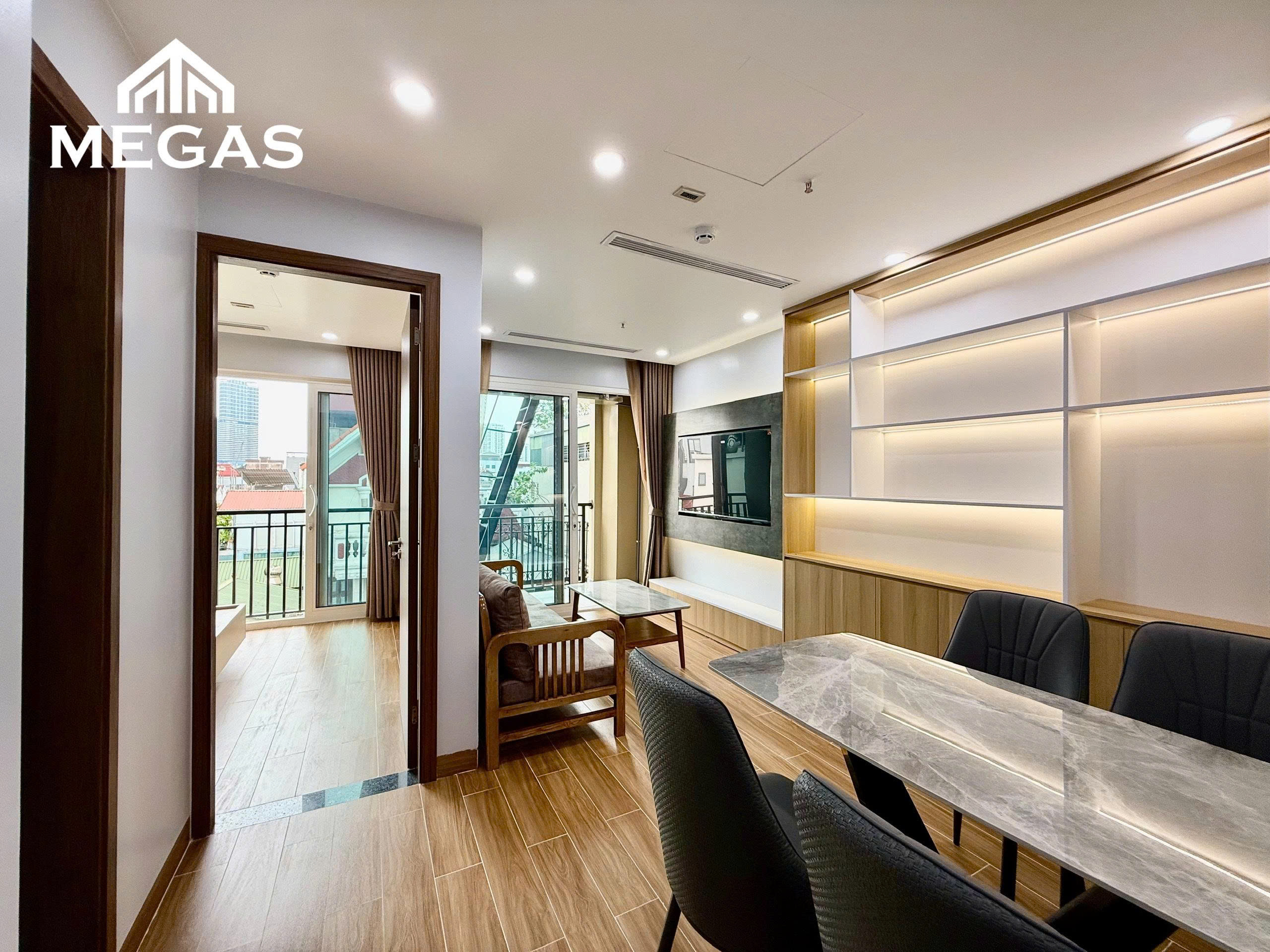 CHO THUÊ CĂN HỘ 1PN 50M2 NGAY MẶT ĐƯỜNG LỚN LẠC LONG QUÂN - ĐỐI DIỆN HỒ TÂY 