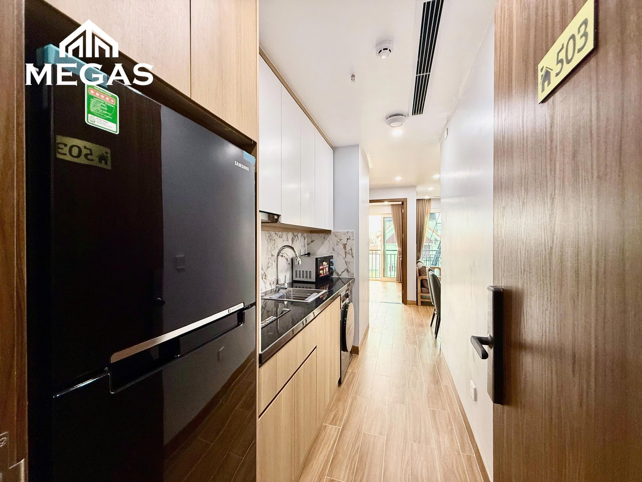 CHO THUÊ CĂN HỘ 1PN 50M2 NGAY MẶT ĐƯỜNG LỚN LẠC LONG QUÂN - ĐỐI DIỆN HỒ TÂY 