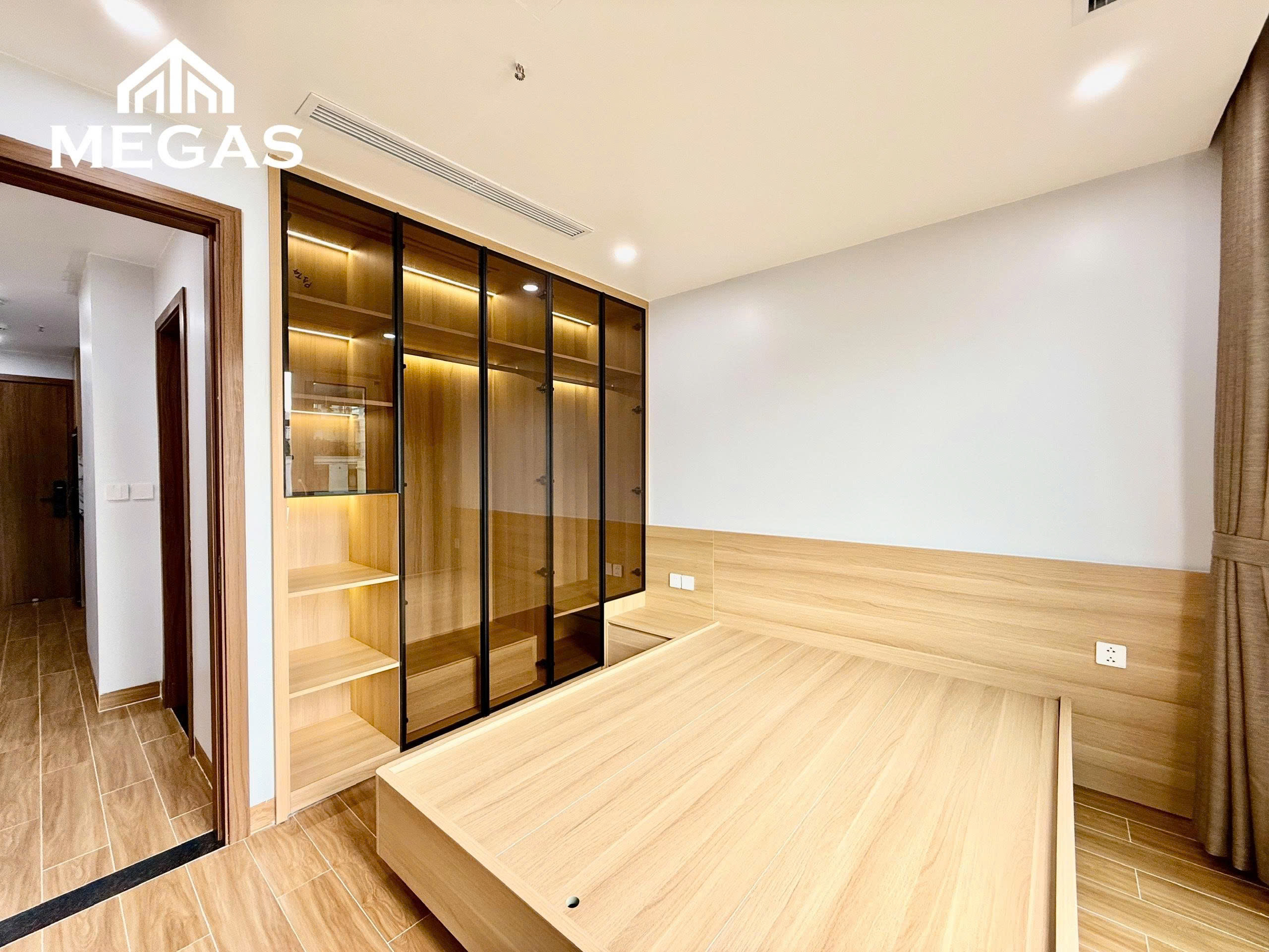 CHO THUÊ CĂN HỘ 1PN 50M2 NGAY MẶT ĐƯỜNG LỚN LẠC LONG QUÂN - ĐỐI DIỆN HỒ TÂY 
