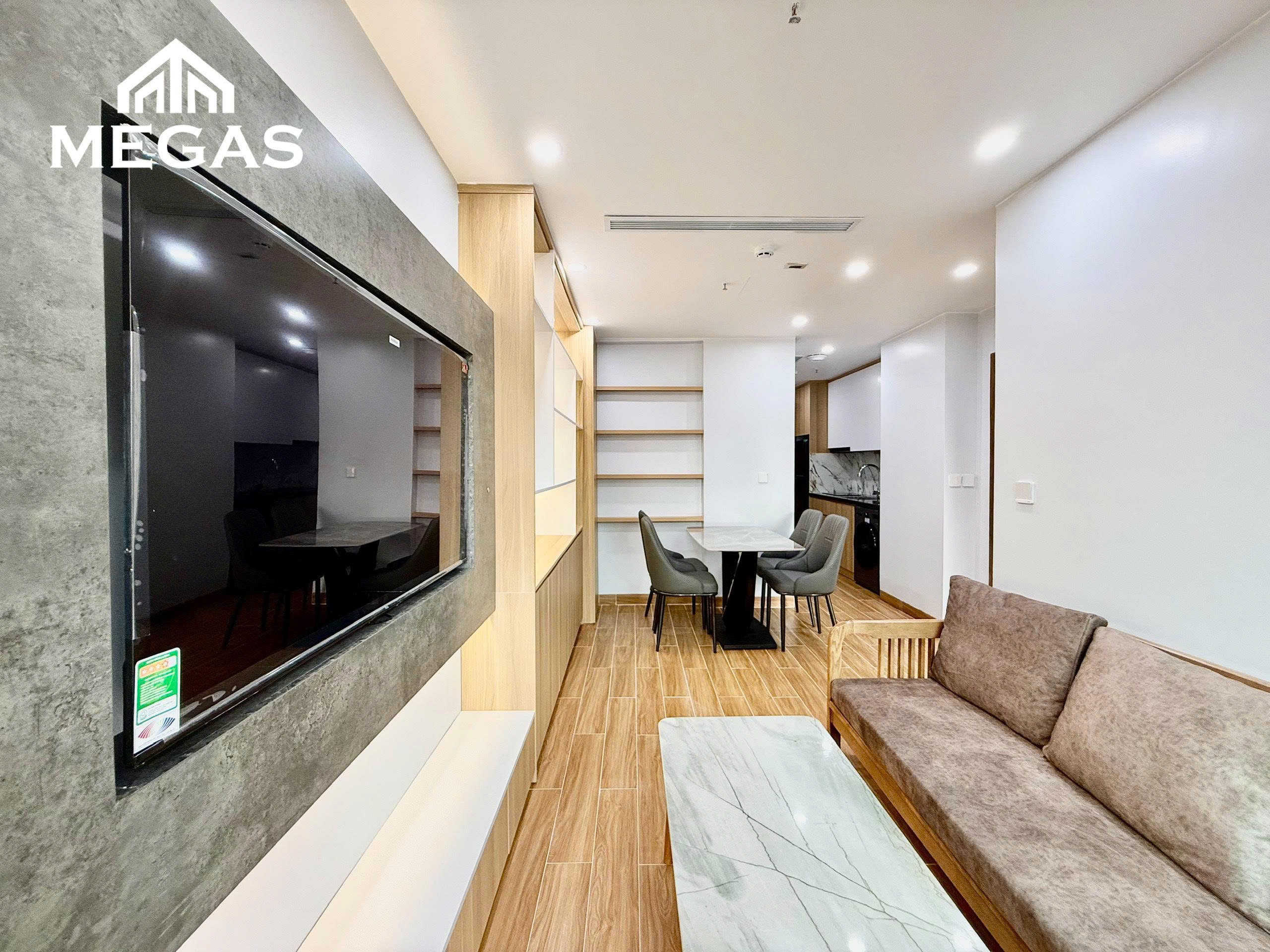 CHO THUÊ CĂN HỘ 1PN 50M2 NGAY MẶT ĐƯỜNG LỚN LẠC LONG QUÂN - ĐỐI DIỆN HỒ TÂY 