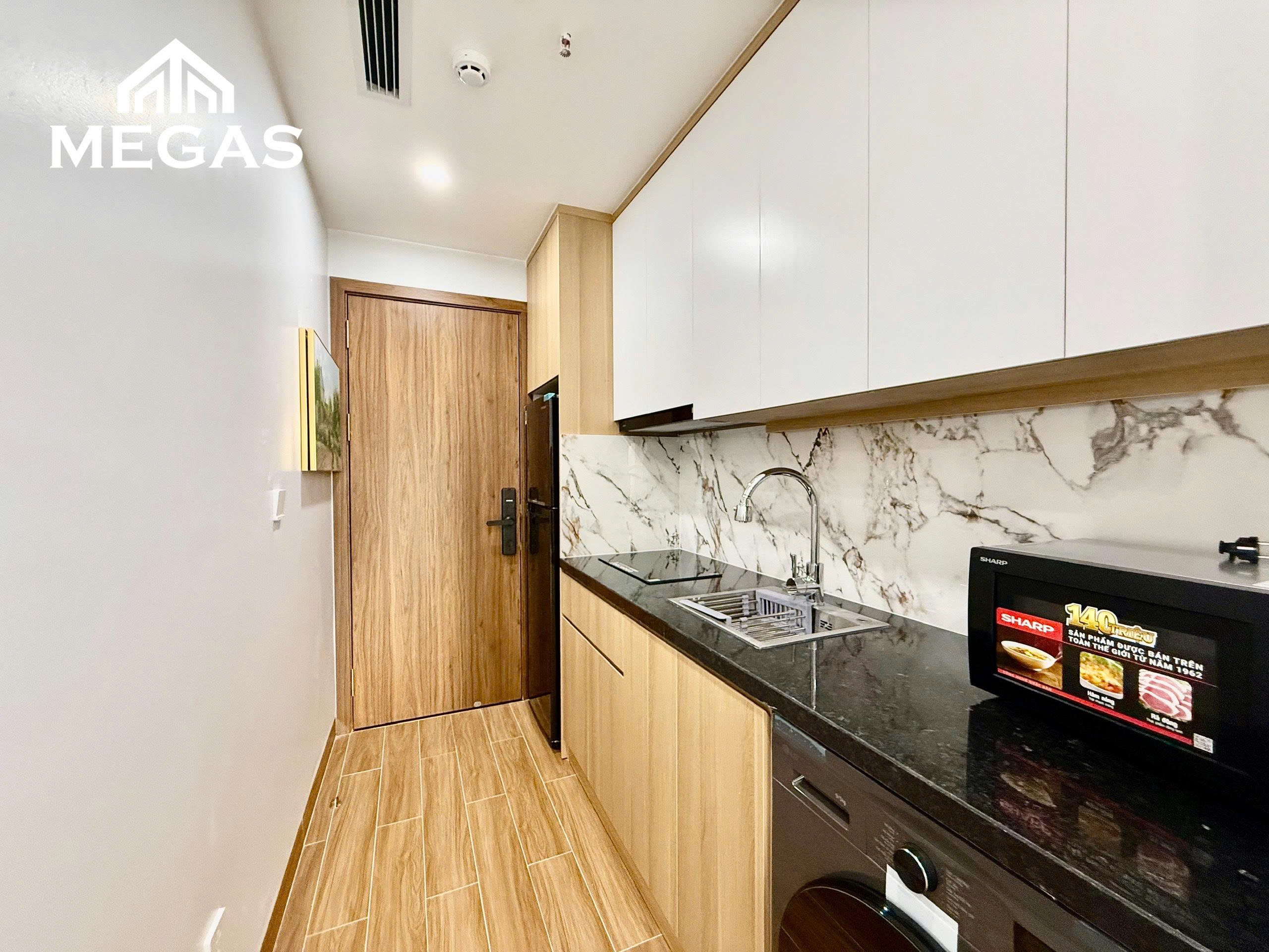 CHO THUÊ CĂN HỘ 1PN 50M2 NGAY MẶT ĐƯỜNG LỚN LẠC LONG QUÂN - ĐỐI DIỆN HỒ TÂY 