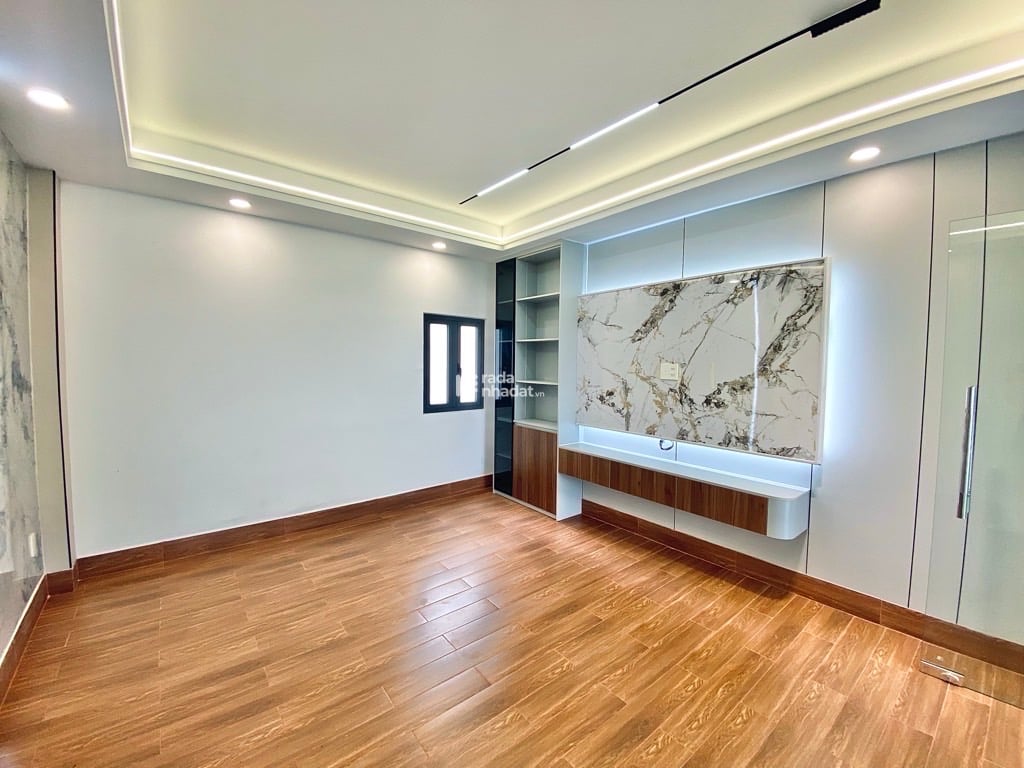 bán nhà  gần nguyễn thị tú bình hưng hoà B