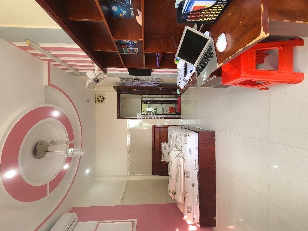 Mô tả: Nhà xây kiên cố hoàn công đầy đủ.DTCN 31m2: 3.3mx 9.2m vuông.Gồm 2PN sẵn 1 Phòng dự kiến, 3W