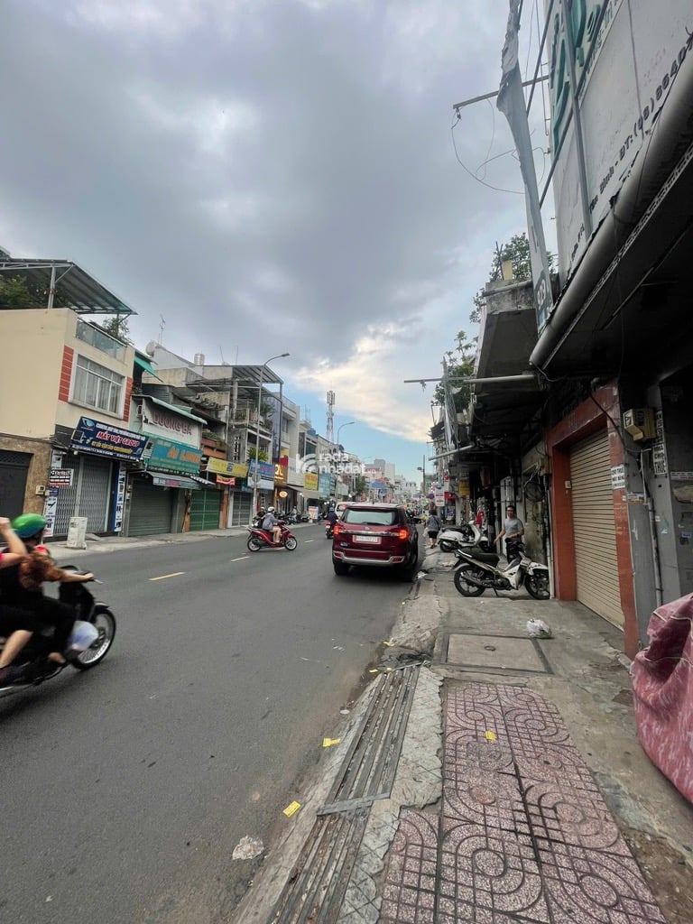 SIÊU PHẨM MẶT TIỀN - NGANG LỚN - ĐƯỜNG LẠC LONG QUÂN - 105M2 - 26 TỶ 700