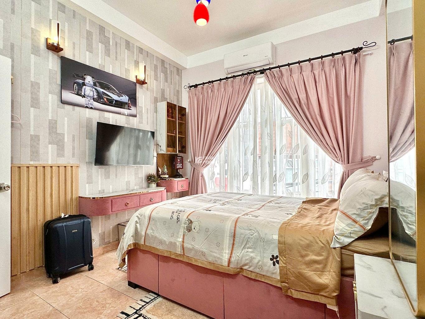 NHÀ ĐẸP THIẾT KẾ LỆCH TẦNG KO GIAN THOÁNG MÁT • 5 PN 6 WC KHÉP KÍN • TẶNG FULL NỘI THẤT • Ở  KD