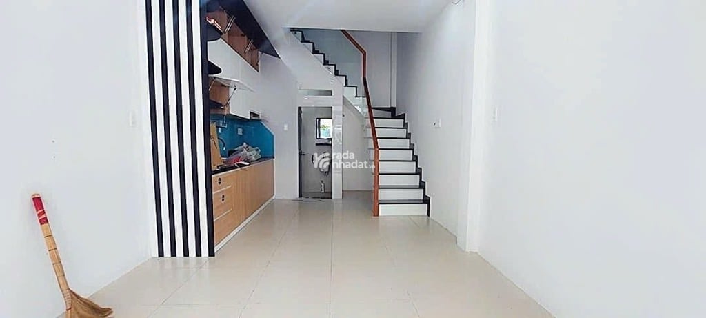 MẶT TIỀN ĐƯỜNG CHÍNH - KINH DOANH SẦM UẤT Giá chỉ hơn 6 tỷ