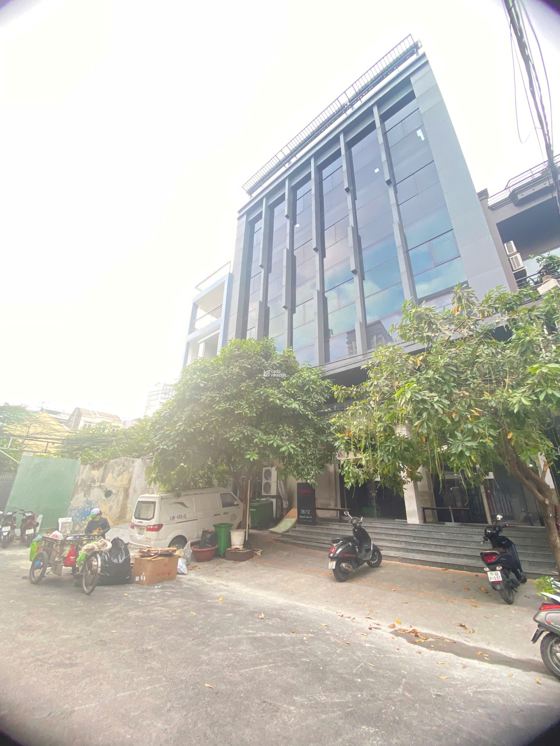 BÁN HOẶC THUÊ NGUYÊN TÒA NHÀ VP NGUYỄN GIA TRÍ, BÌNH THẠNH. 1260M2 7 TẦNG SIÊU RẺ.