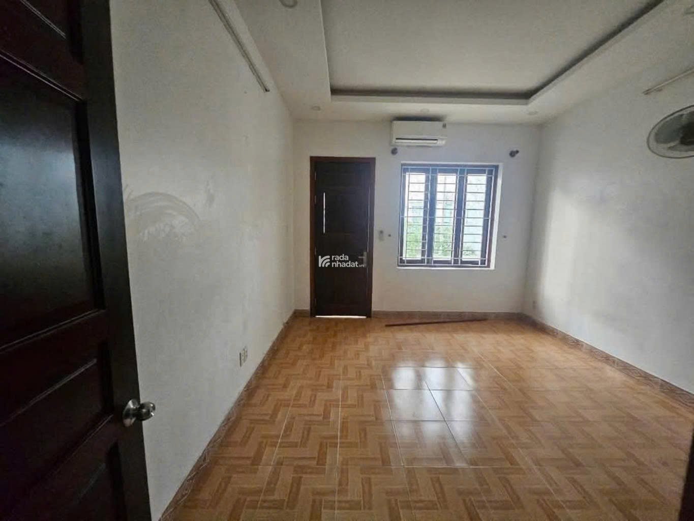 Bán nhà Huỳnh Văn Nghệ, Phường 15 Tân Bình. 1 Trệt, 1 lửng, gồm 2 phòng ngủ, 2 WC. Full nội thất.