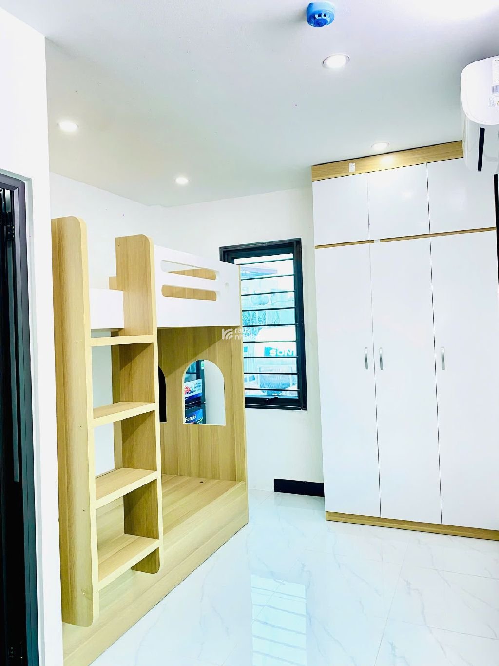 Ô TÔ TRÁNH-CCMN  GIẢI PHÓNG -DÒNG TIỀN 800TR/NĂM-6 TẦNG THANG MÁY-11 PHÒNG KHÉP KÍN-GIÁ HƠN 10 TỶ