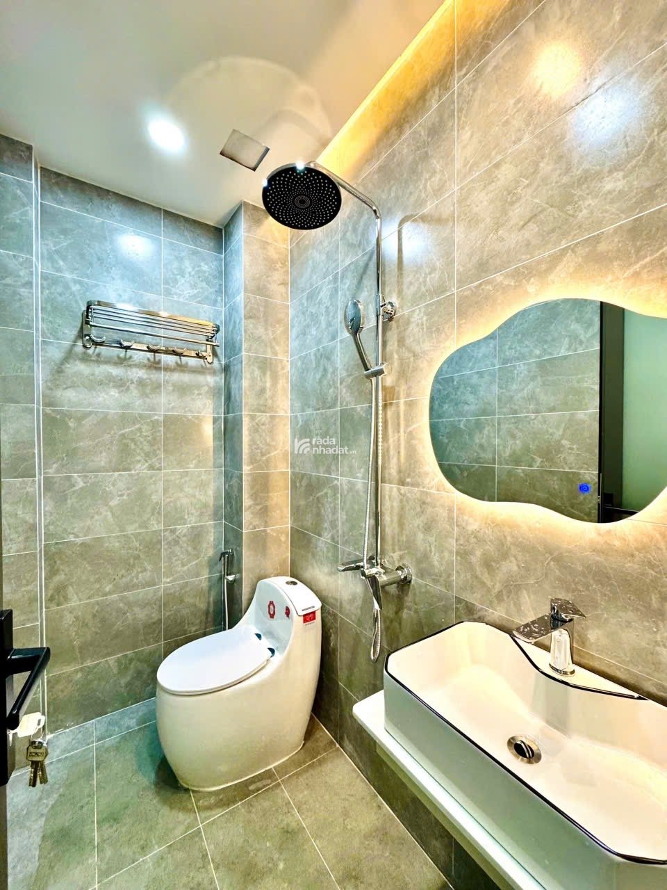 Bán Nhà mới xây GIÁ RẺ chỉ Hơn 5 Tỷ - 4 Tầng tặng Nội thất-Ngay mặt tiền Vạn Kiếp, P.3, Bình Thạnh