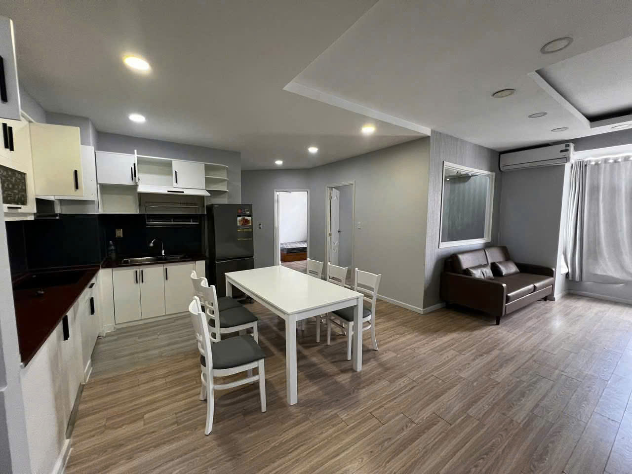 Bán căn hộ giá tốt Sky Garden, PMH, Q7, 3 phòng, diện tích lớn