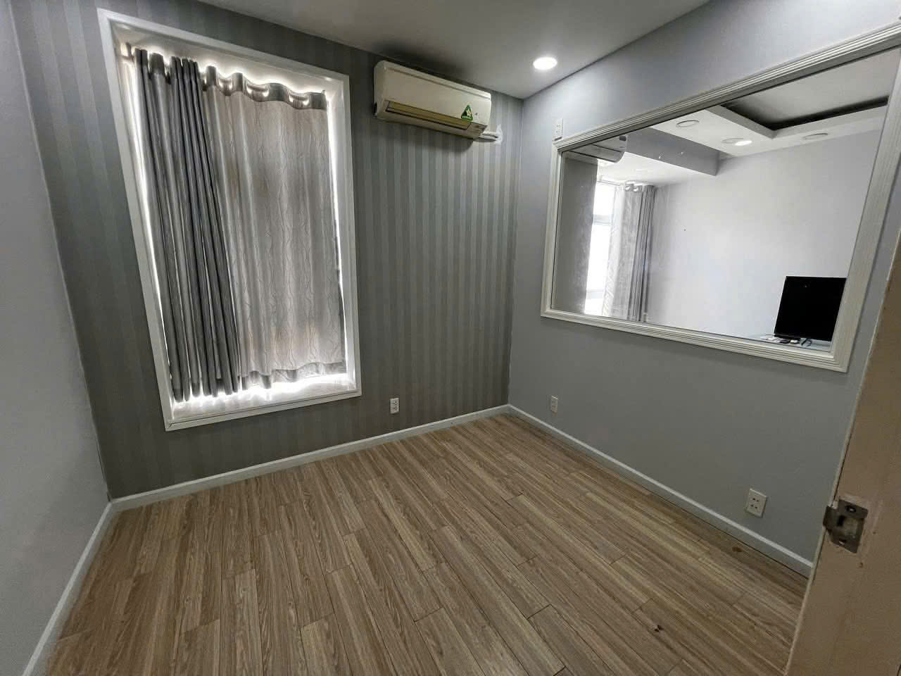 Bán căn hộ giá tốt Sky Garden, PMH, Q7, 3 phòng, diện tích lớn