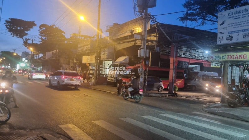 MẶT TiỀN BÌNH LONG- LÔ GÓC 2MT- 520m2- KHO XƯỞNG-