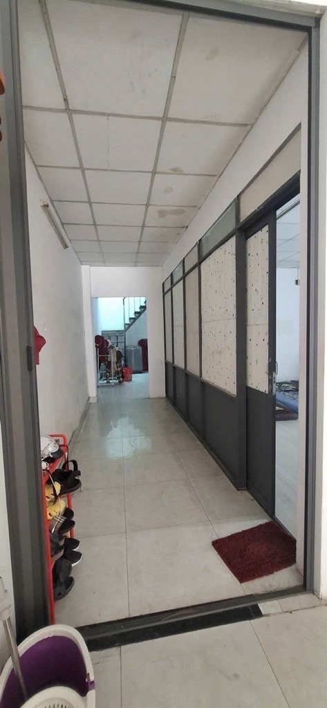 ặt Tiền Kinh Doanh Sầm Uất- Ngang Lớn Hơn 5M-Tí Xíu Lộ Giới. -Nhà Cấp 4