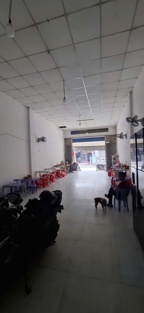 ặt Tiền Kinh Doanh Sầm Uất- Ngang Lớn Hơn 5M-Tí Xíu Lộ Giới. -Nhà Cấp 4