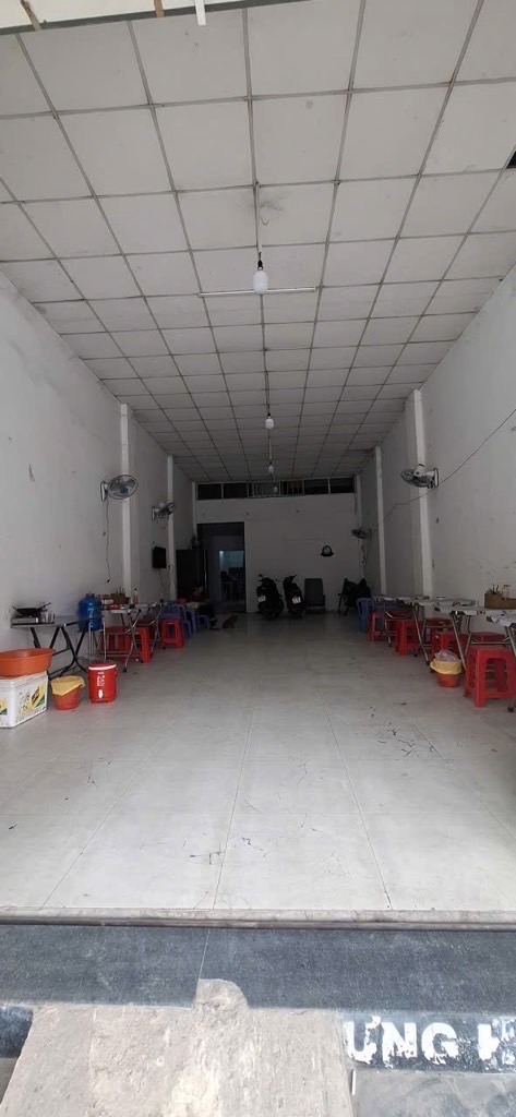 ặt Tiền Kinh Doanh Sầm Uất- Ngang Lớn Hơn 5M-Tí Xíu Lộ Giới. -Nhà Cấp 4