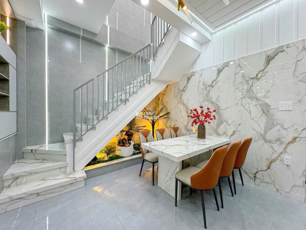 Bán nhà đẹp full nội thất Trần Xuân Soạn Q7--kết cấu bê tông --3PN - có bãi ôtô - nhỉnh 6T TL