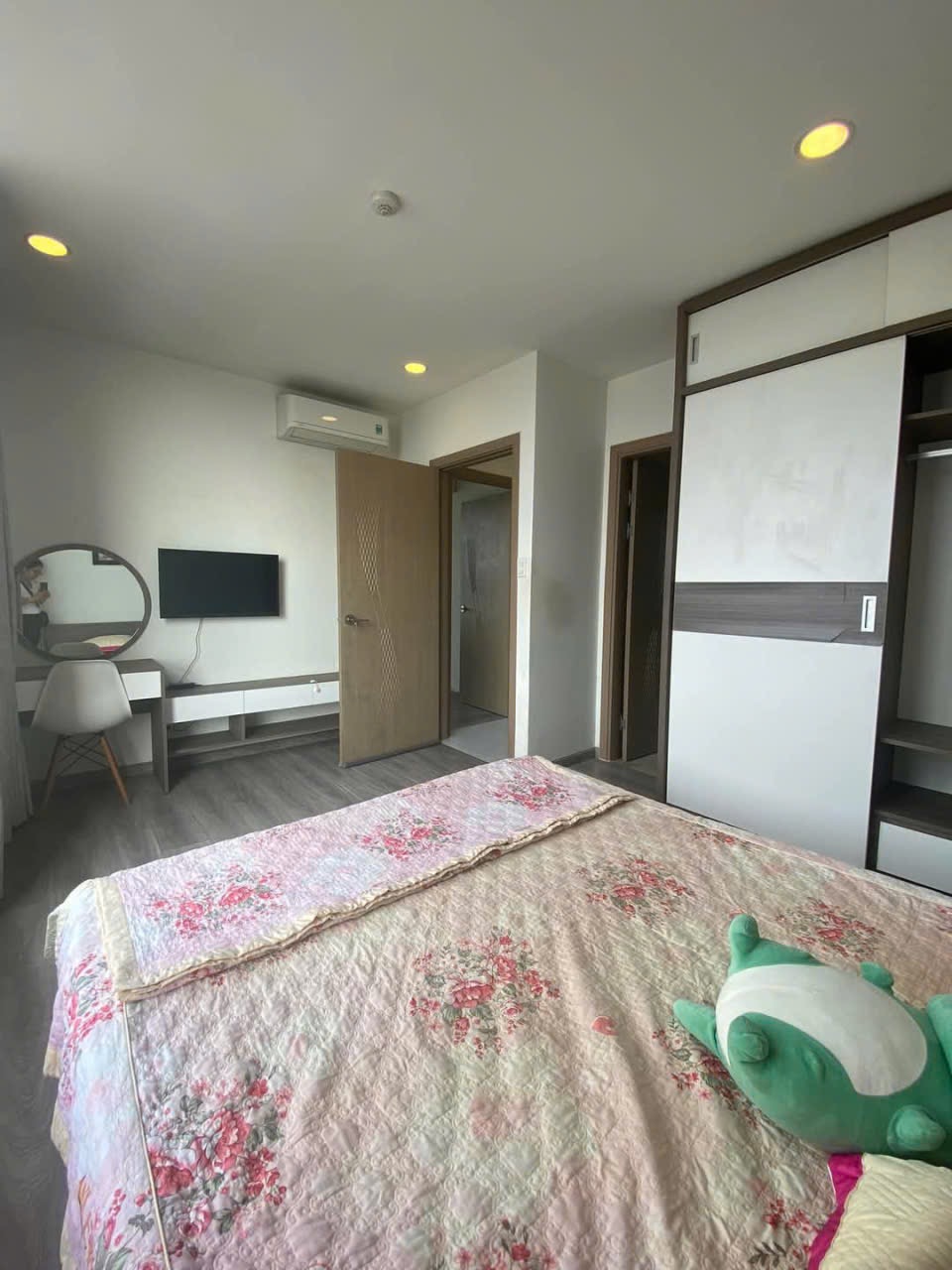 Cho thuê căn hộ 80m2, Riva Park, phường Vĩnh Hội.