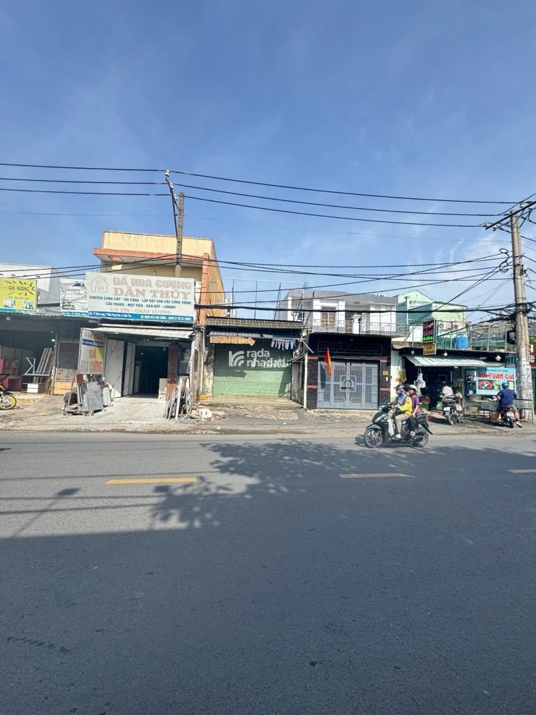 SIÊU PHẨM TÊN LỬA, MẶT TIỀN 12M, LỀ 4M, 5X20M, BÁN ĐẤT TẶNG NHÀ