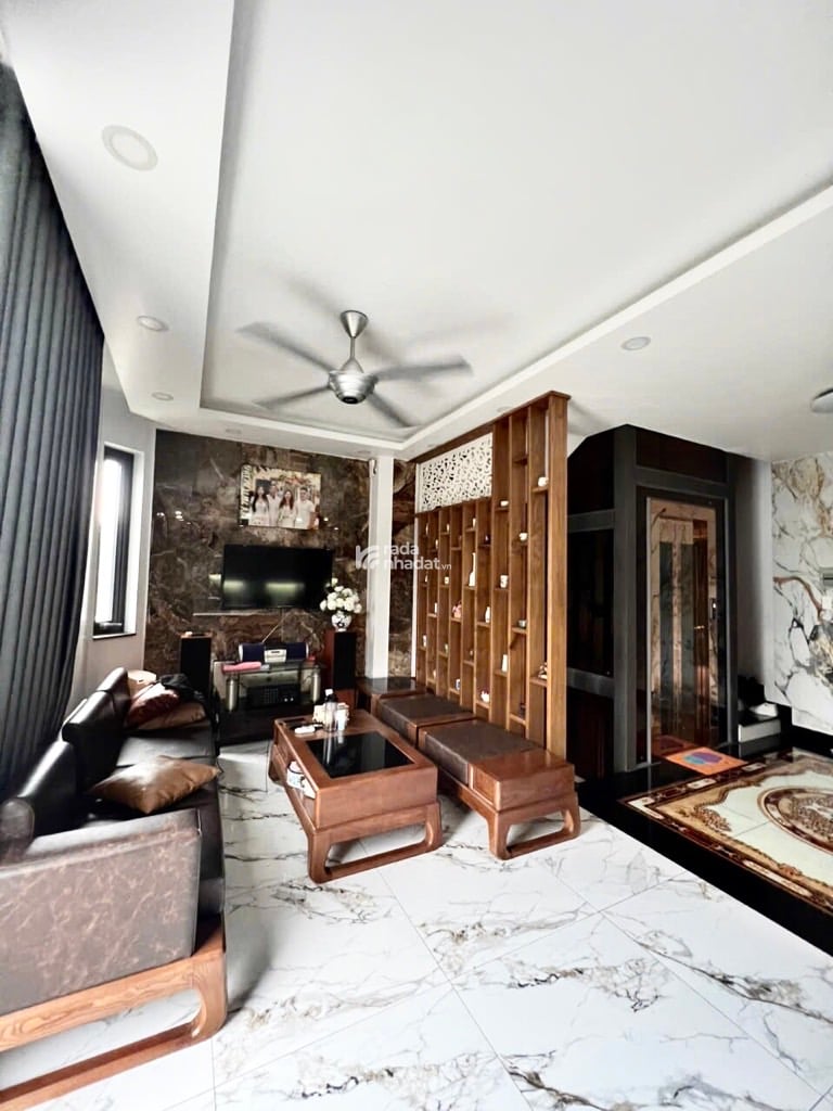Căn góc 3 mặt tiền kinh doanh 4 tầng Kênh Nước Đen - Ngang 9M