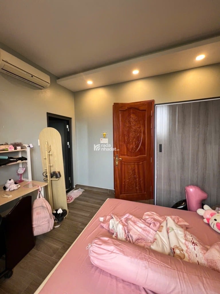 Căn góc 3 mặt tiền kinh doanh 4 tầng Kênh Nước Đen - Ngang 9M