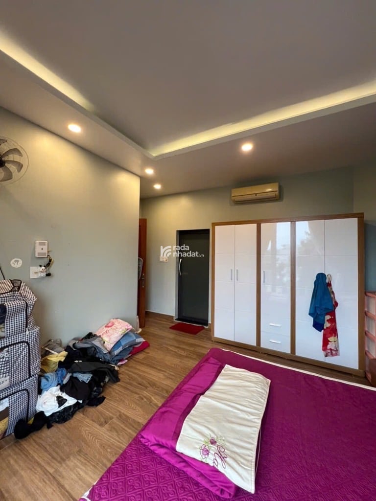 Căn góc 3 mặt tiền kinh doanh 4 tầng Kênh Nước Đen - Ngang 9M
