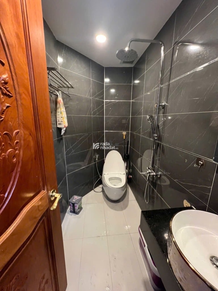 Căn góc 3 mặt tiền kinh doanh 4 tầng Kênh Nước Đen - Ngang 9M