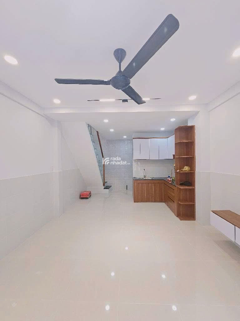 Nhà Lạc Long Quân. 1 Trệt 1 Lầu. Hẻm thông. Nở hậu. Chỉ 4,x tỷ