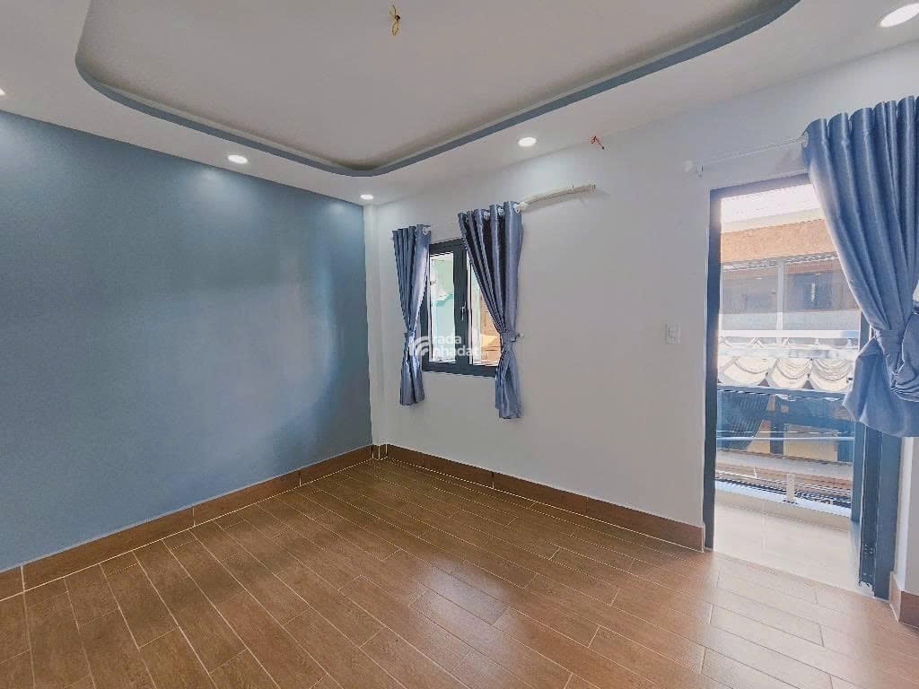 Nhà Lạc Long Quân. 1 Trệt 1 Lầu. Hẻm thông. Nở hậu. Chỉ 4,x tỷ