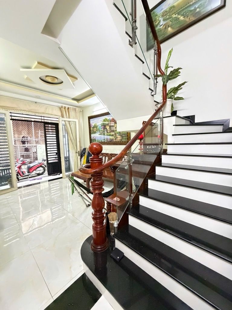 BÁN NHÀ VĂN CAO, TÂN PHÚ, SÁT MẶT TIỀN