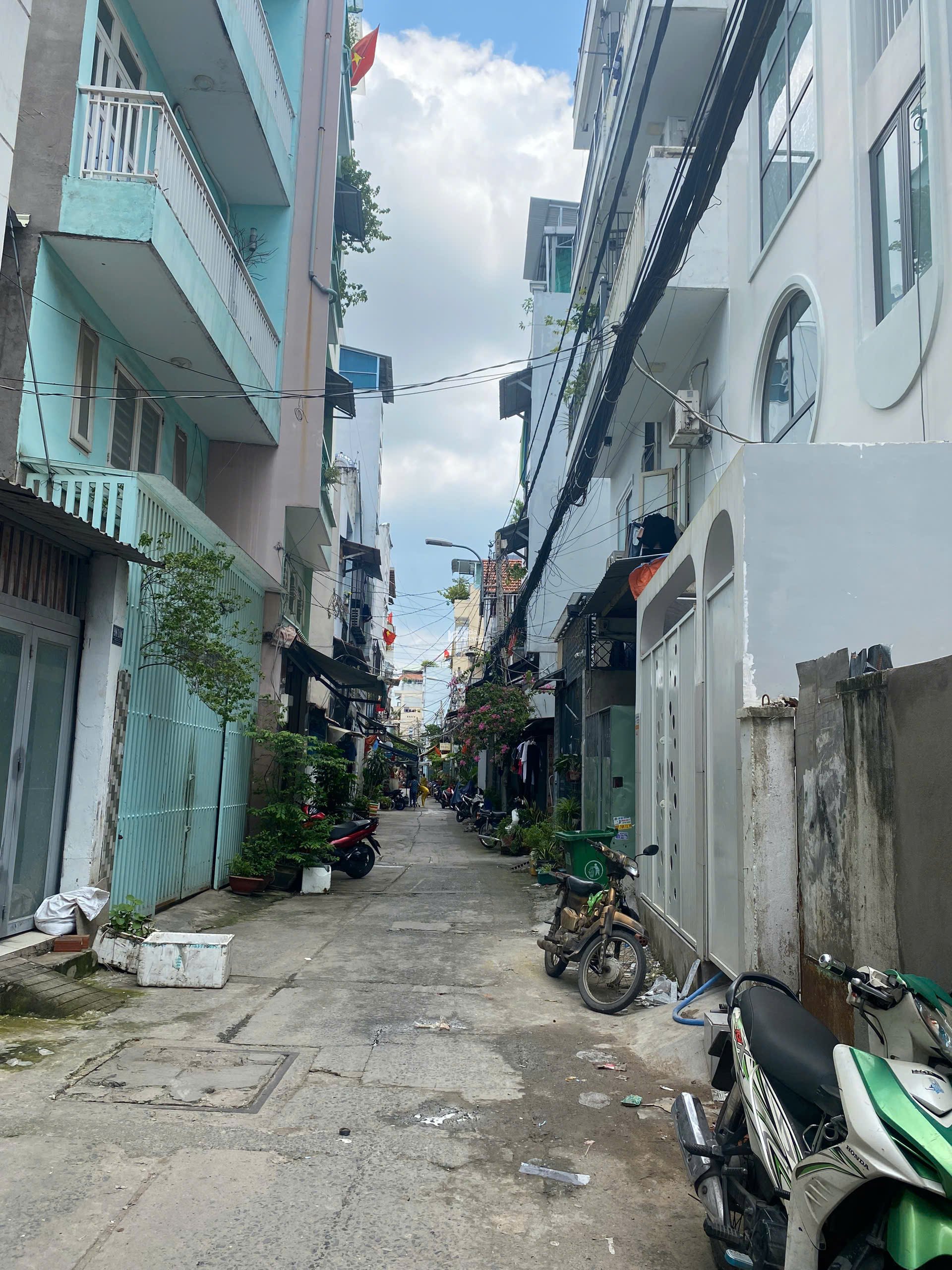 Bùi Văn Ba (hẻm 5m; full thổ 122m2); xây dựng cao tầng; pháp lý sạch