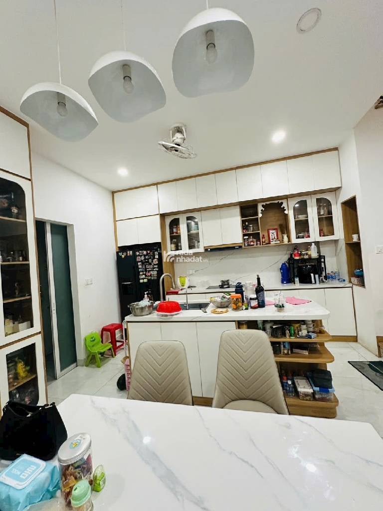 GẦN MẶT TIỀN LÃNH BINH THĂNG, ĐƯỜNG 3/2 - Q.11- XE HƠI VÀO NHÀ - 5,5M X 12M - 3 TẦNG MỚI ĐẸP