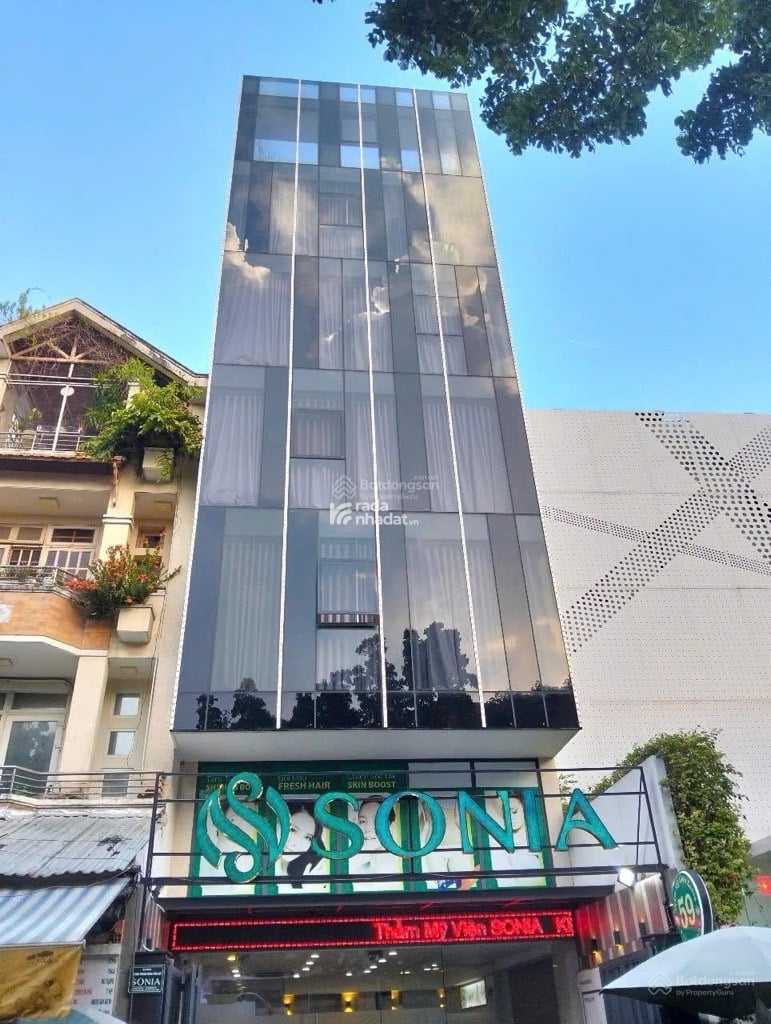 MẶT TIỀN TRUNG TÂM - ĐANG CHO THUÊ 300 TR/TH (HĐ THUÊ ĐẾN 2032) - NGANG 6M - THANG MÁY - GIÁP Q1