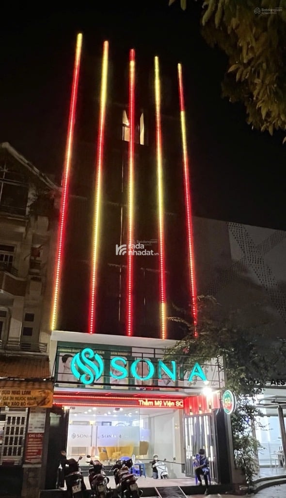 MẶT TIỀN TRUNG TÂM - ĐANG CHO THUÊ 300 TR/TH (HĐ THUÊ ĐẾN 2032) - NGANG 6M - THANG MÁY - GIÁP Q1