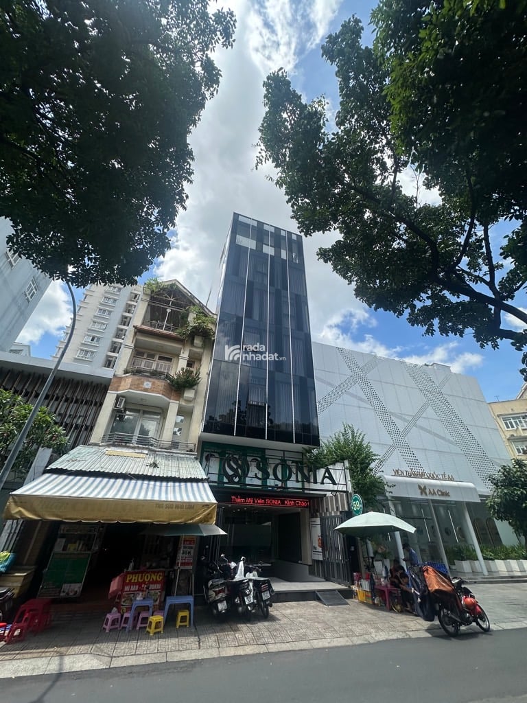 MẶT TIỀN TRUNG TÂM - ĐANG CHO THUÊ 300 TR/TH (HĐ THUÊ ĐẾN 2032) - NGANG 6M - THANG MÁY - GIÁP Q1