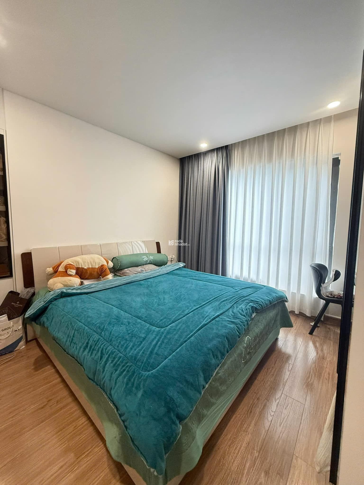 Chủ nhà bán căn hộ 3PN, DT 130m2 tầng cao có slot ô tô full NT giá 9 tỷ có thương lượng