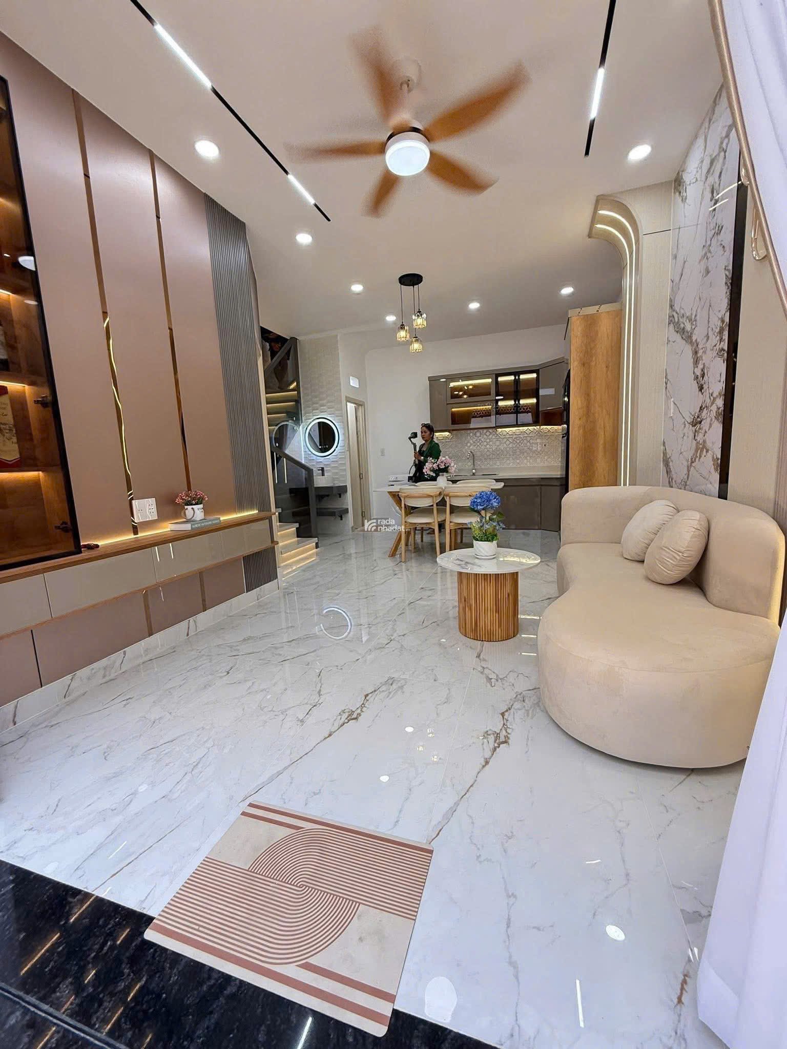 BÁN GẤP CĂN NHÀ SIU PHẨM GÒ VẤP, giá 3.9 tỷ, gần siêu thị Lotte và trường học, lh ngay